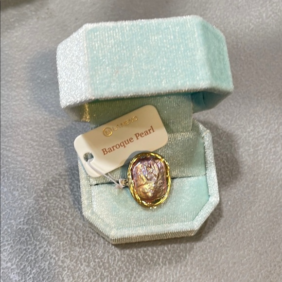 LA MENO Jewelry - Baroque Pearl Ring - Gold and Purple
